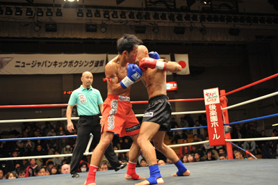 ロミー・アダンザ選手 vs TOMONORI選手