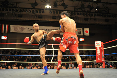 ロミー・アダンザ選手 vs TOMONORI選手