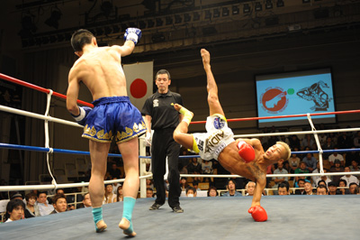 加藤竜二選手 vs 松崎公則選手