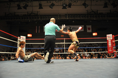コムパヤック・ウィラサクレック選手 vs 米田貴志選手