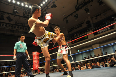 ジョムトーン・チューワッタナ選手 vs 大和哲也選手