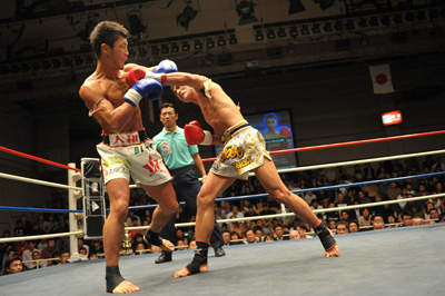 ジョムトーン・チューワッタナ選手 vs 大和哲也選手